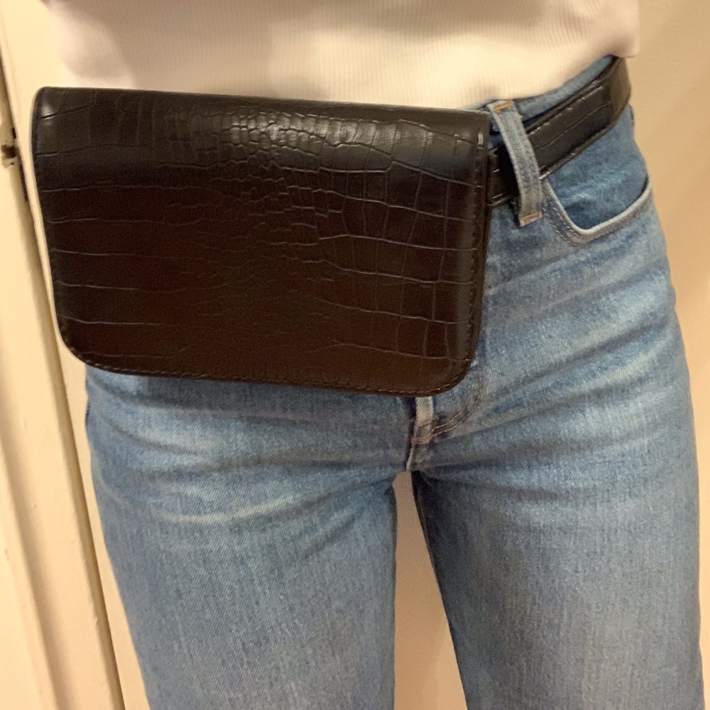 Glossed Croc-Effect Vegan Leather Belt Bag - Black